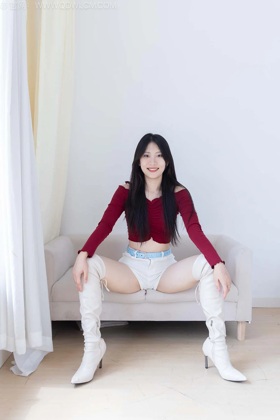 物恋传媒 NO.2507 奶糖-长靴、白棉袜、裸足 WLCM物恋传媒-第2张