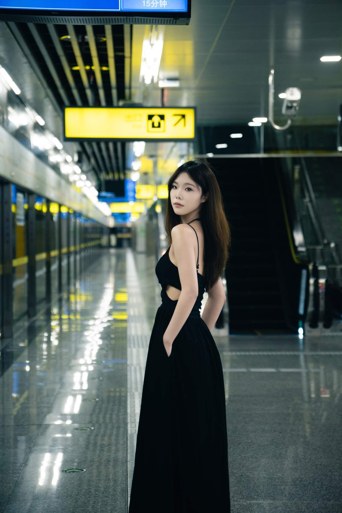 [YITUYU艺图语]2025.07.22 地铁站暗调 苏打饼干 YITUYU艺图语-第1张