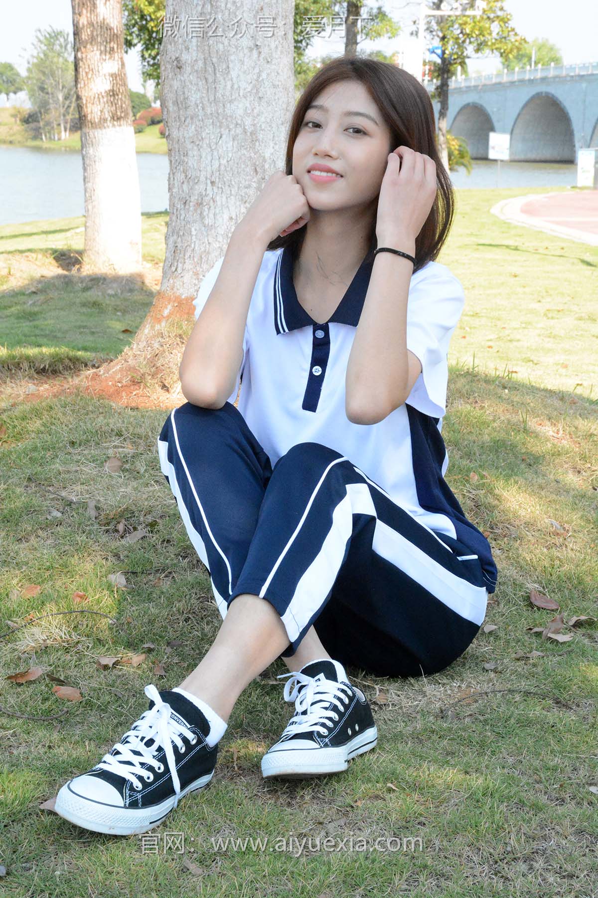 爱月下 NO.004 秀秀【浅发校服】其实我喜欢酷酷的,今天第一期被安排了校服! 爱月下-第1张