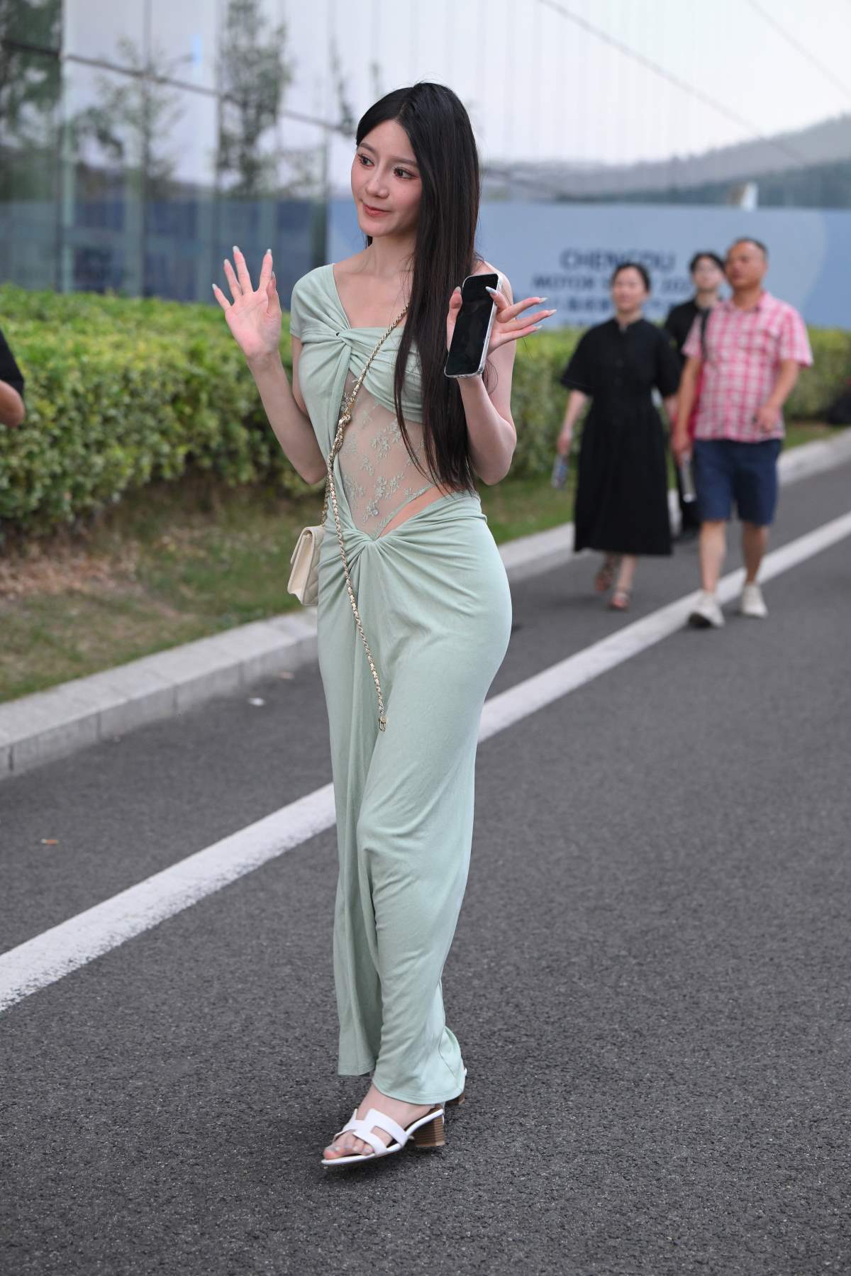 精选街拍作品 NO.4918 优雅绿色长裙 街拍-第1张