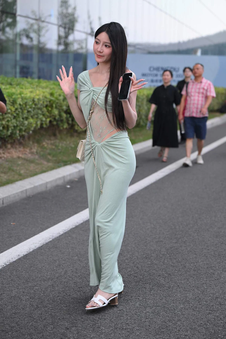 精选街拍作品 NO.4918 优雅绿色长裙 街拍-第1张