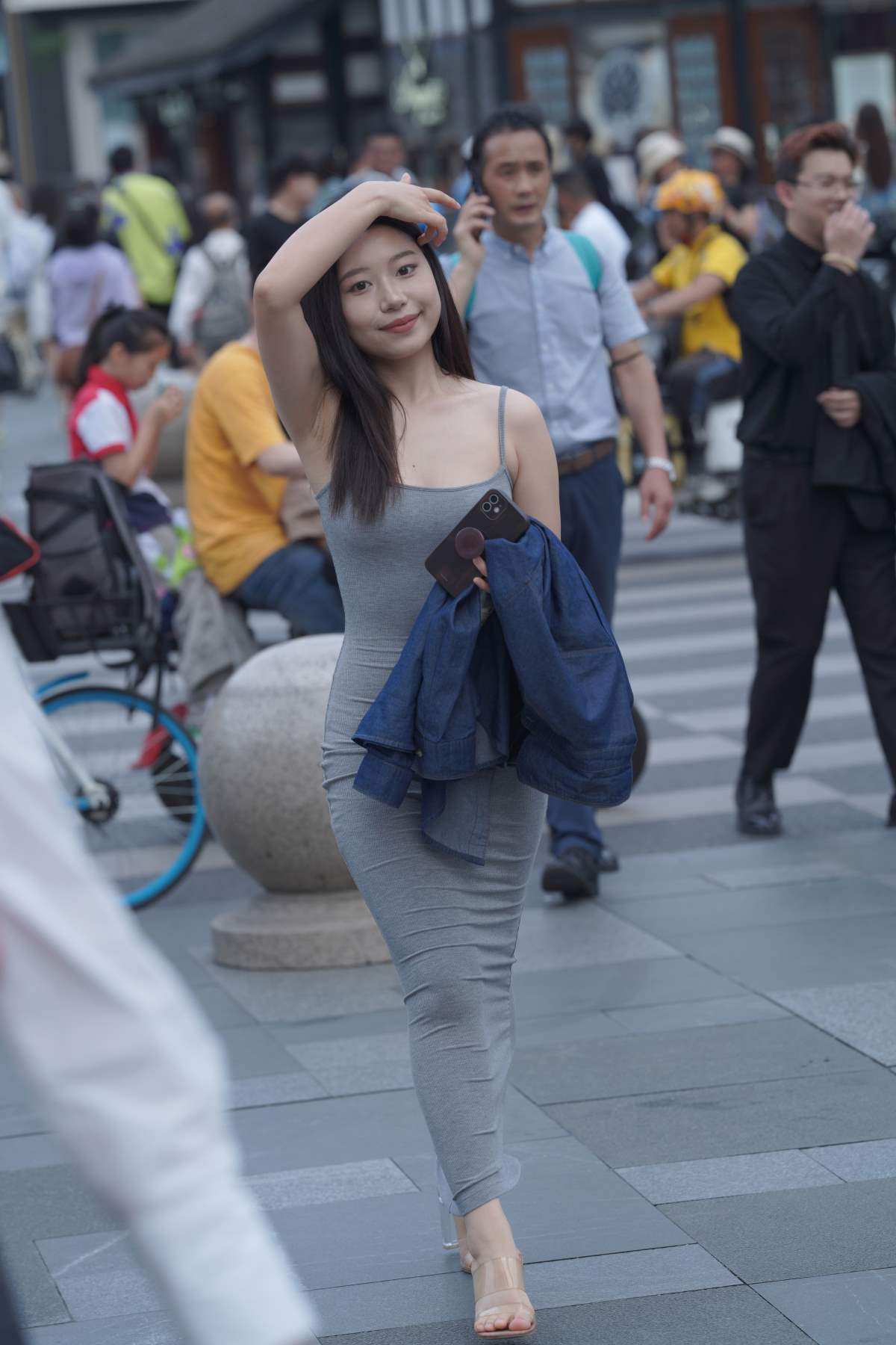 精选街拍作品 NO.4925 气质灰色长裙 街拍-第1张