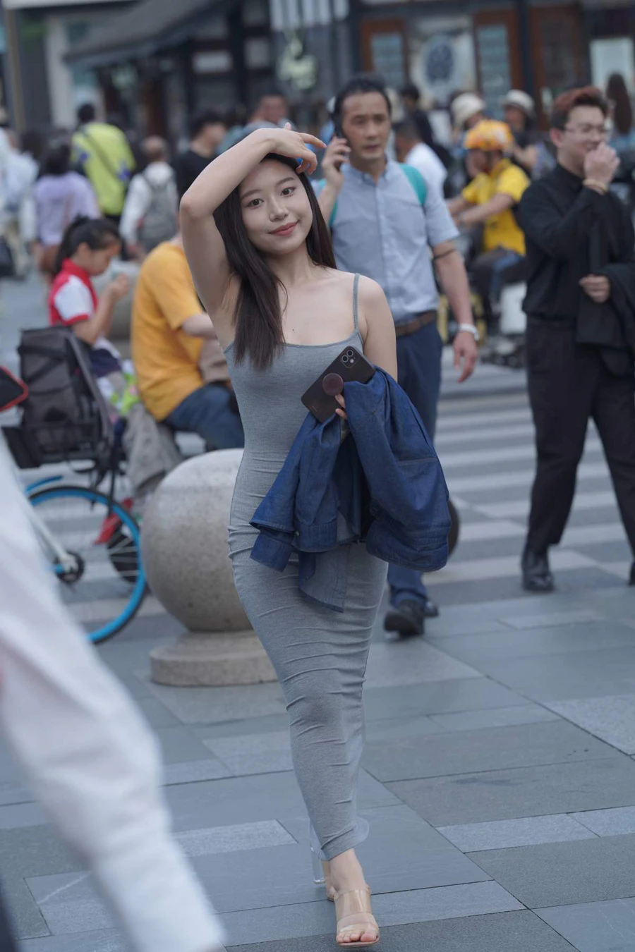 精选街拍作品 NO.4925 气质灰色长裙 街拍-第1张