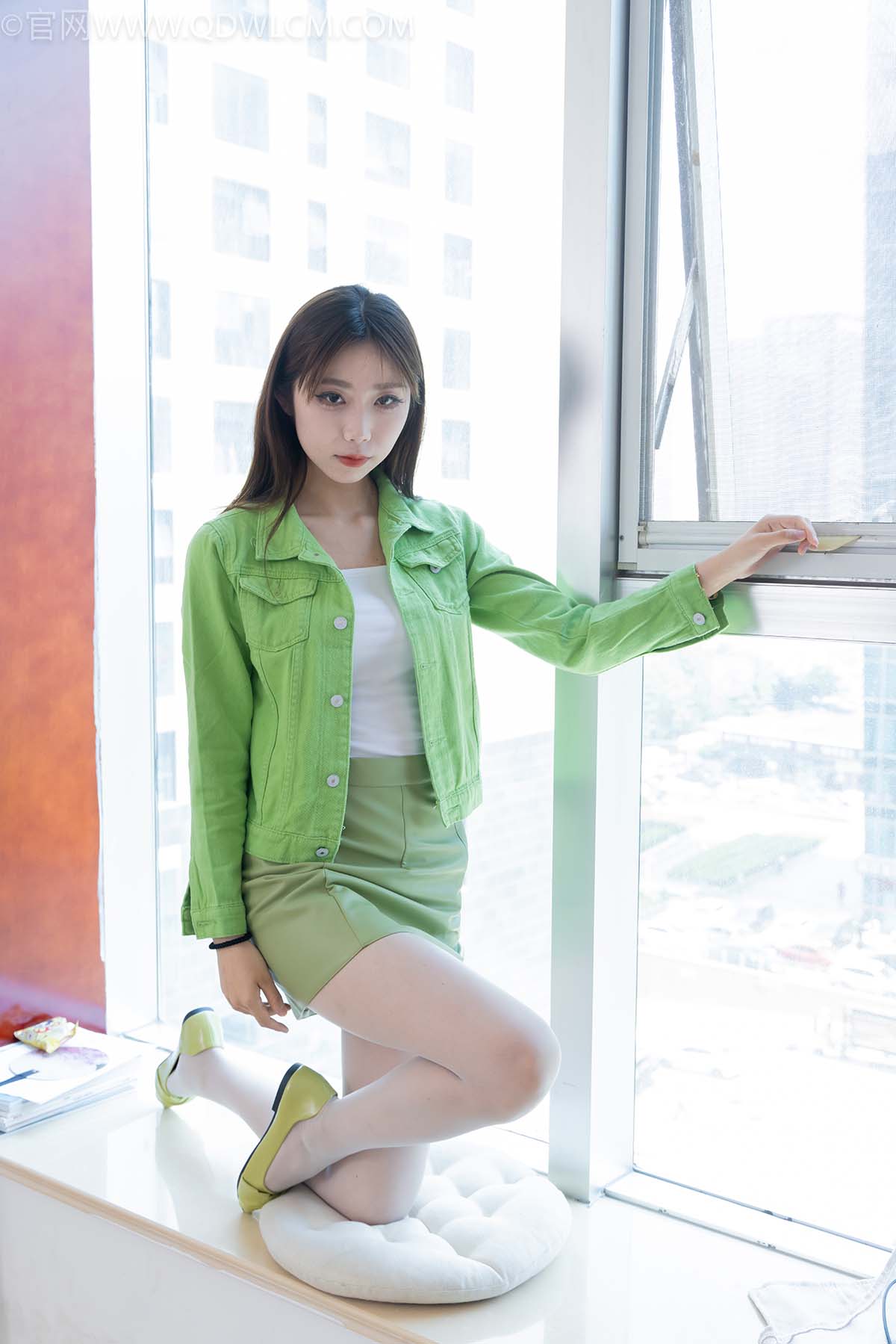 物恋传媒 NO.2516 泡泡-平底鞋、薄浅绿丝 WLCM物恋传媒-第1张