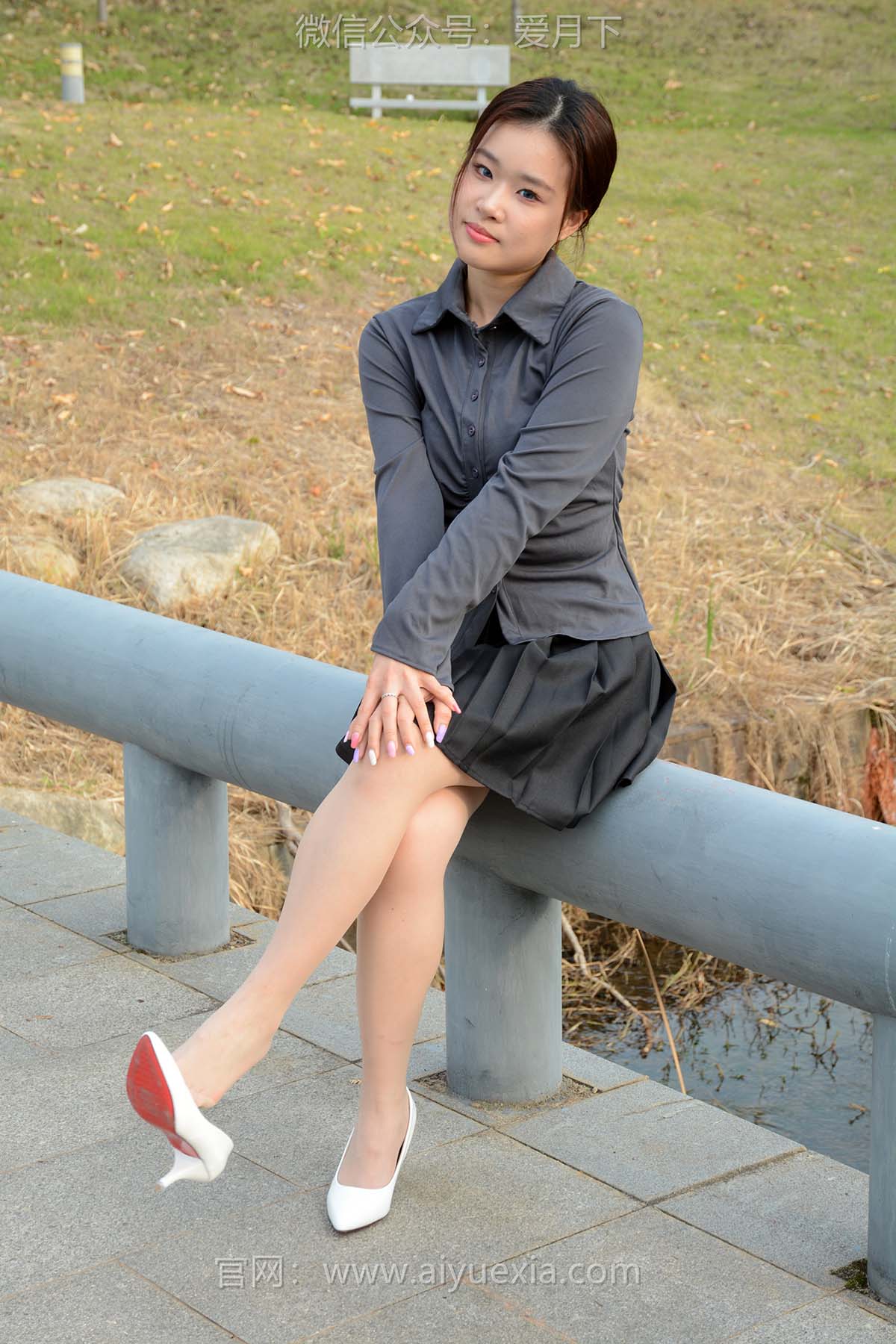 爱月下 NO.006 茜茜【灰色小JK】这身灰色小JK被我穿出了正装的感觉! 爱月下-第1张