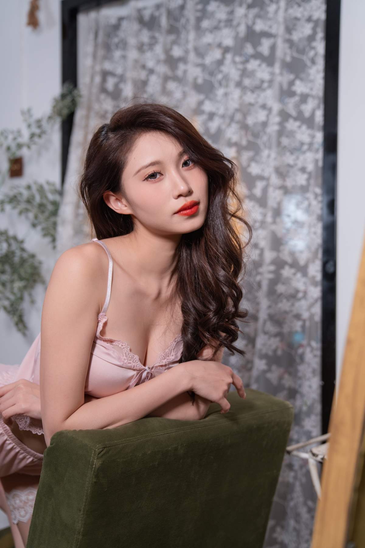 [YITUYU艺图语]2025.07.27 蕾丝与缎的絮语 Model六 YITUYU艺图语-第1张