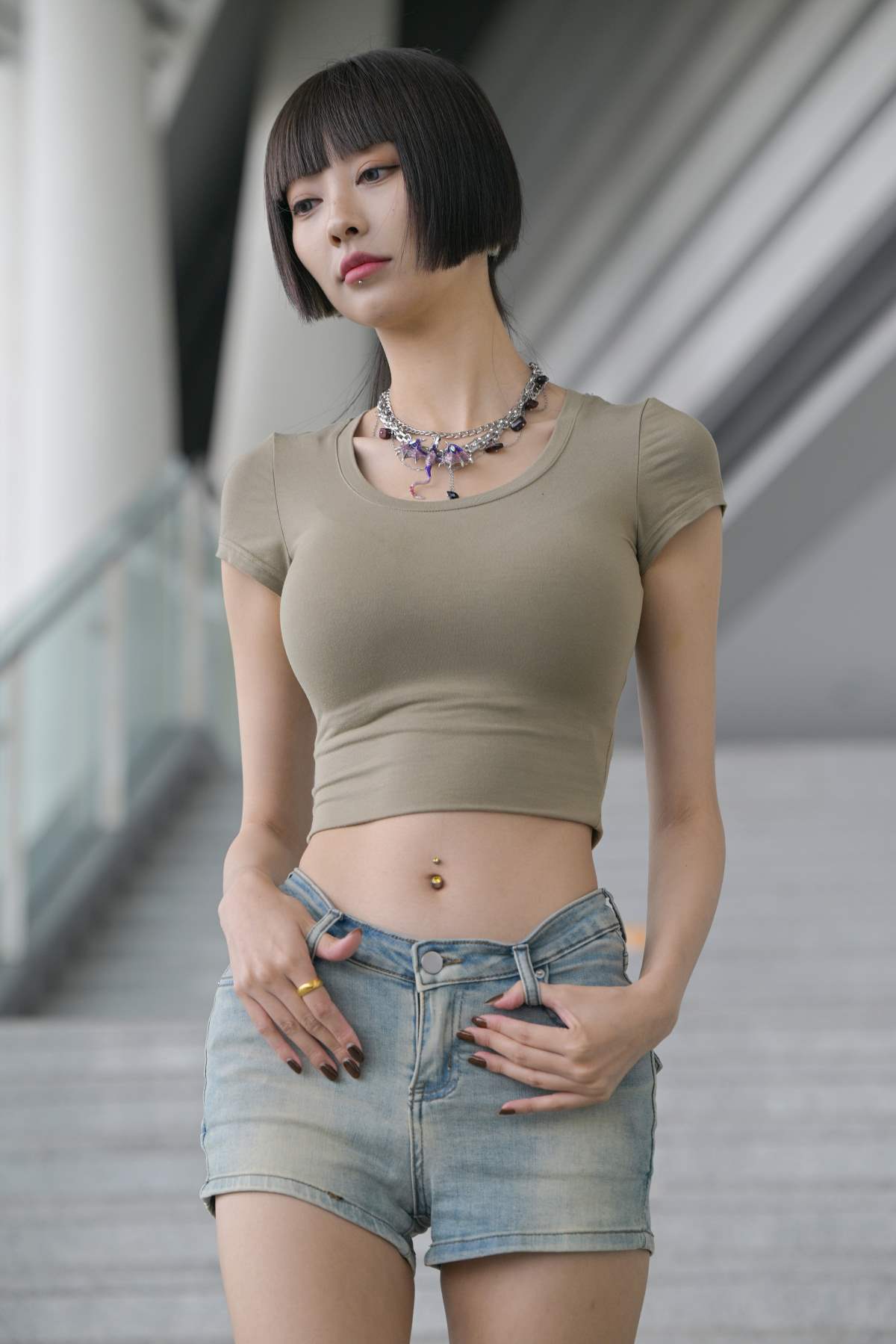 精选街拍作品 NO.4946 甜美牛仔短裤 街拍-第1张