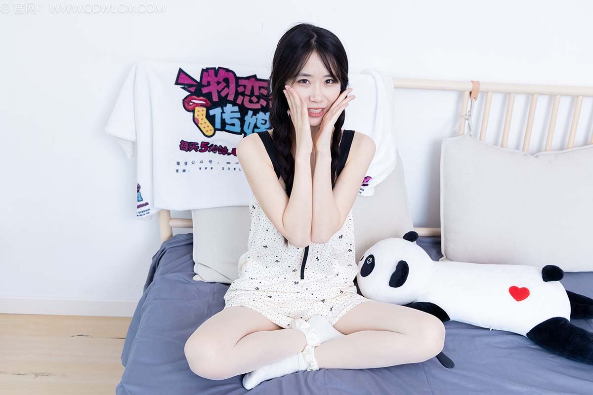 物恋传媒 NO.2520 菜菜-帆布鞋、白棉袜、薄肉丝、睡裙 WLCM物恋传媒-第2张