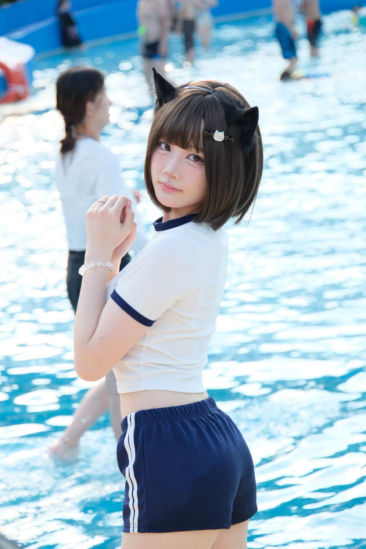 精选街拍作品 NO.4958 蓝白搭配小狐狸 街拍-第1张