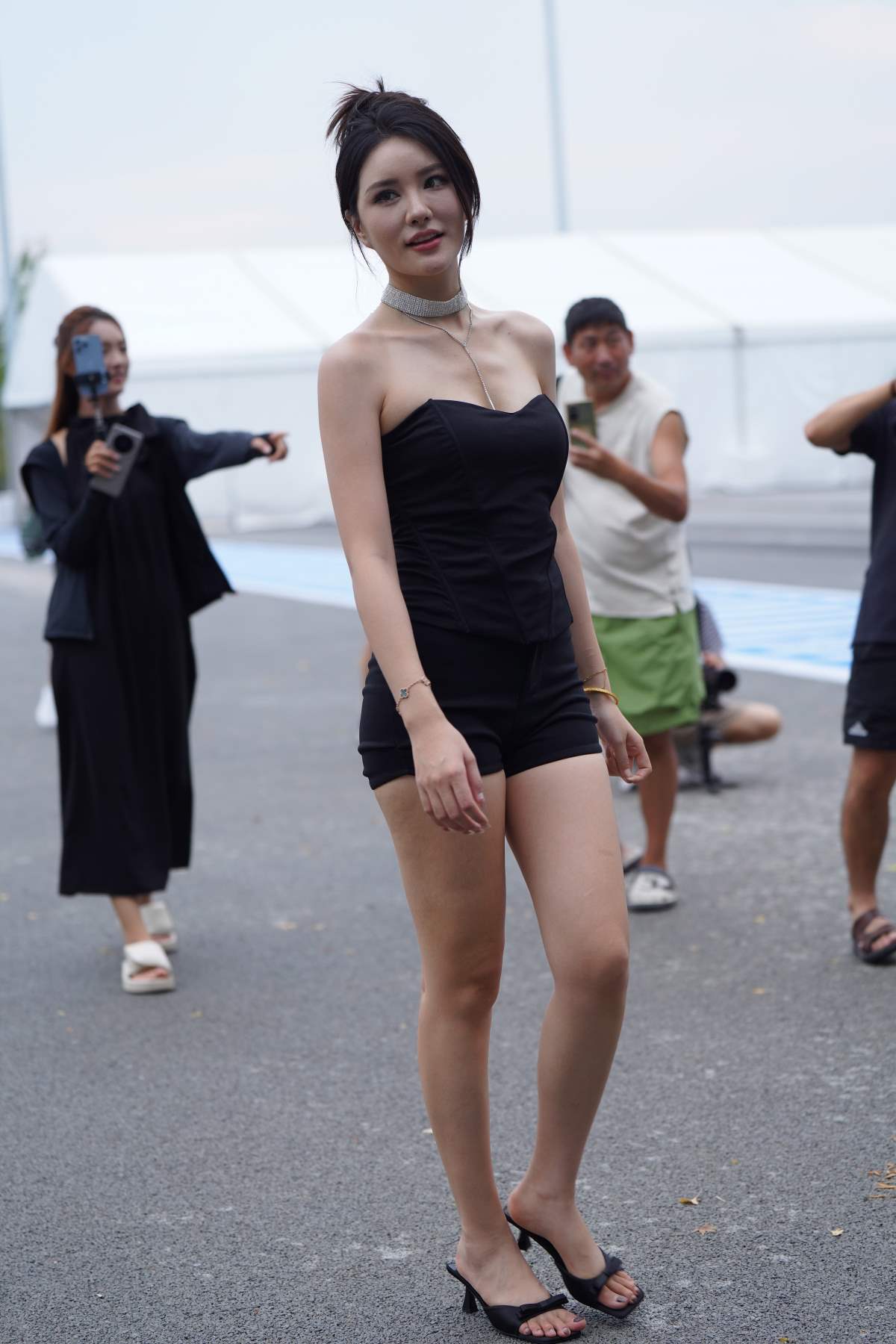 精选街拍作品 NO.4969 黑色裙装女神 街拍-第1张