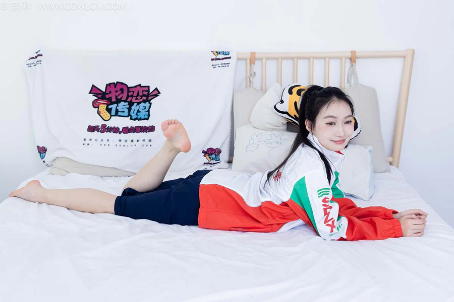 物恋传媒 NO.2525 小影-高跟凉鞋、薄黑丝、裸足 WLCM物恋传媒-第2张