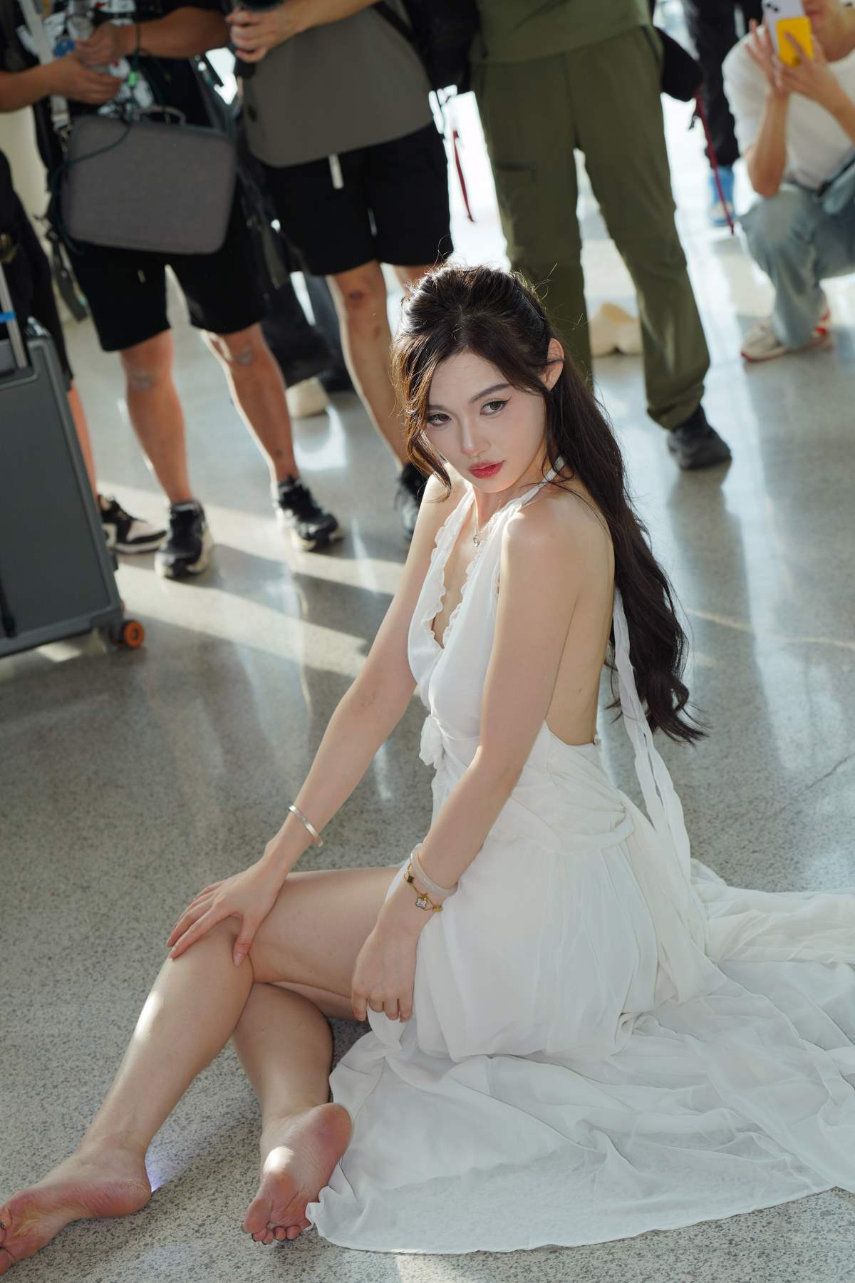 精选街拍作品 NO.4975 一袭白裙，凡尘精灵 街拍-第1张