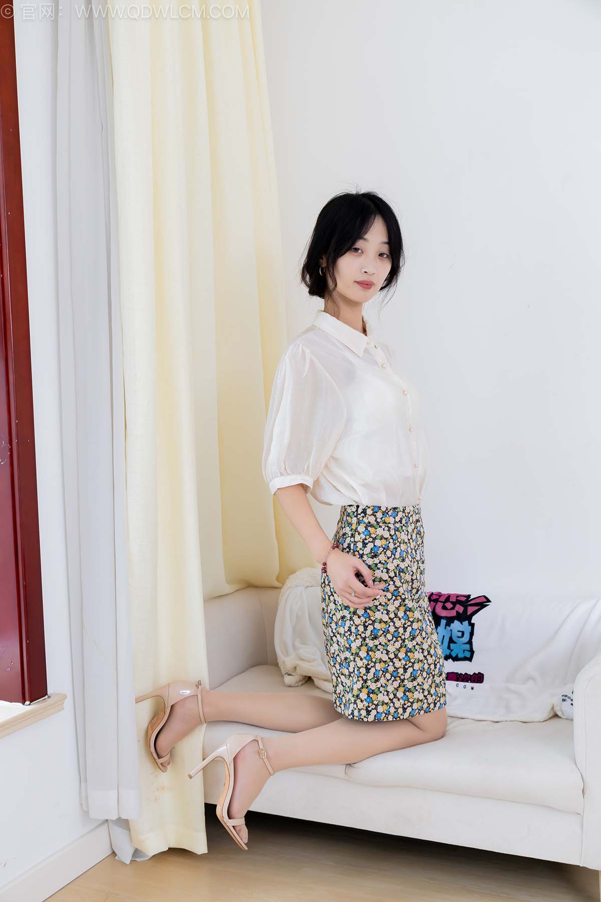 物恋传媒 NO.2526 南南-三双高跟鞋、薄肉丝、裸足 WLCM物恋传媒-第1张