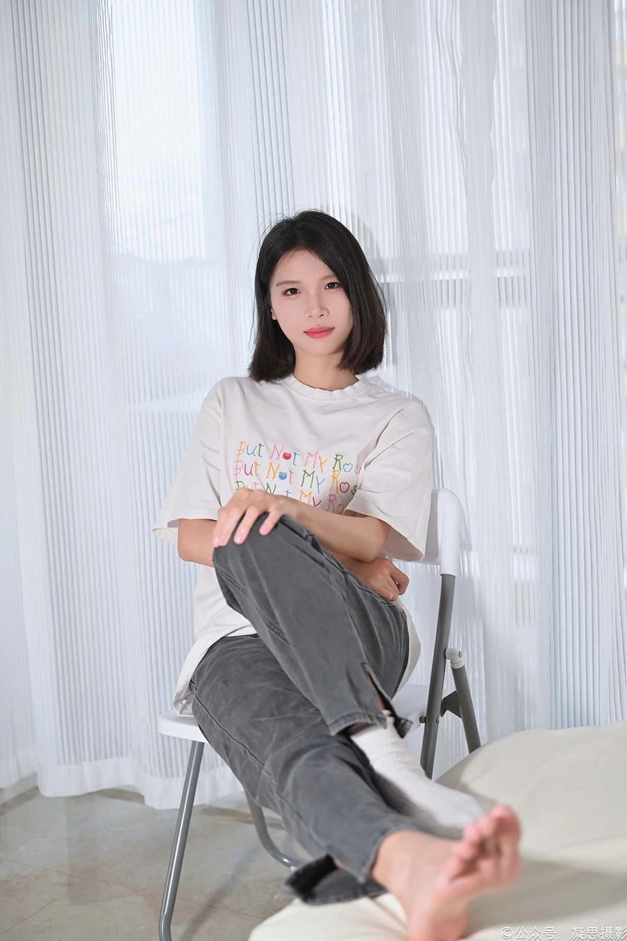 凝思摄影 NO.042 小睿-T恤、短白袜、平底鞋 凝思摄影-第1张