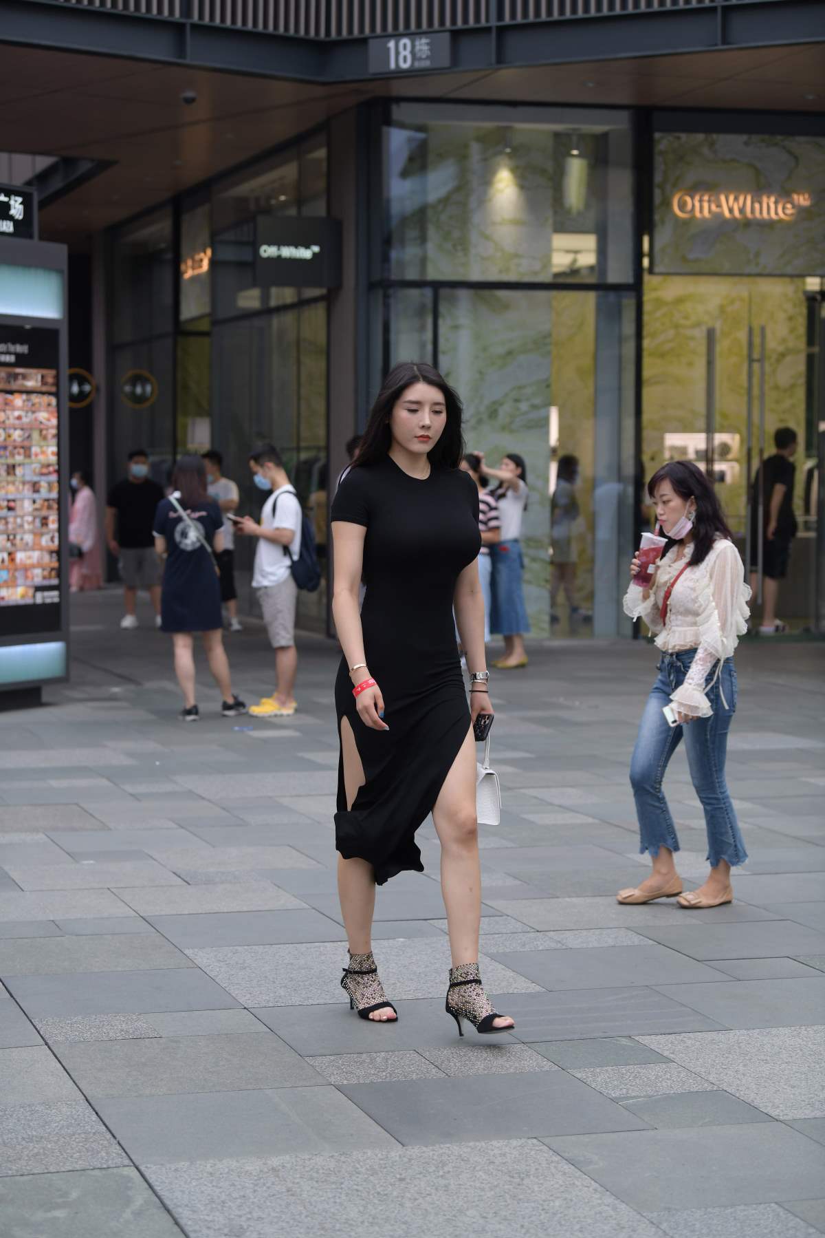 精选街拍作品 NO.4980 复古黑裙 街拍-第1张