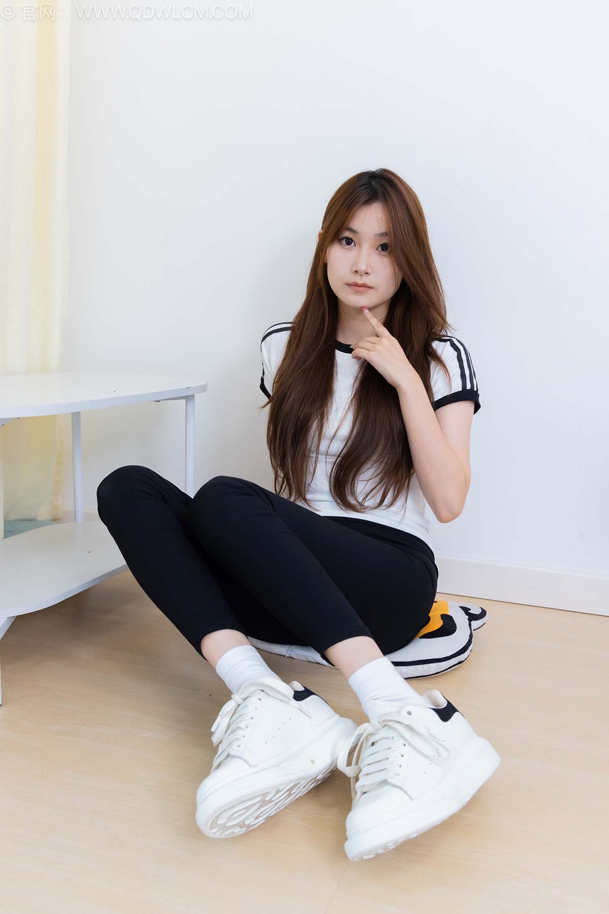 物恋传媒 NO.2528 贝壳-板鞋、纯白棉袜 WLCM物恋传媒-第1张