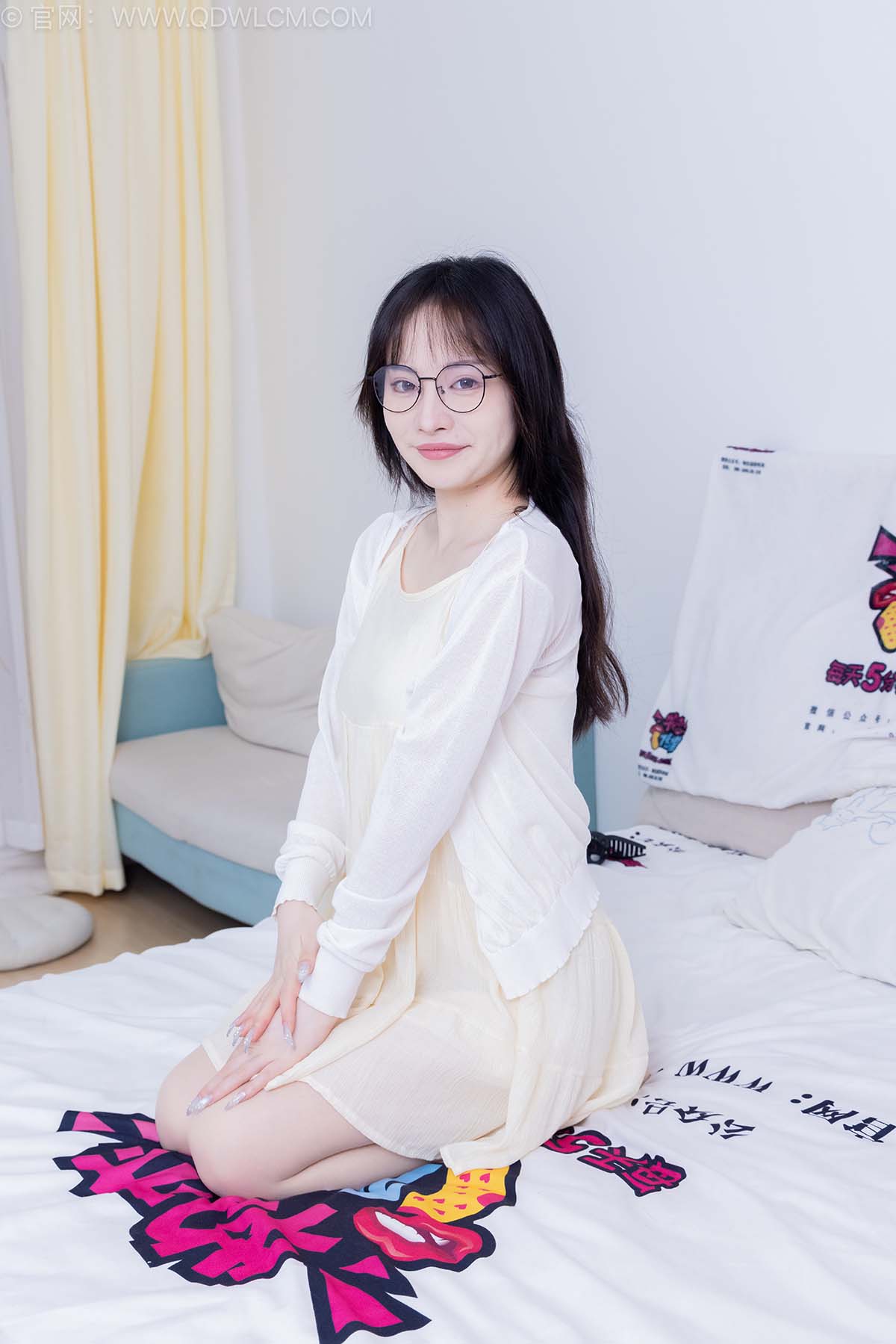 物恋传媒 NO.2529 小酒-平底凉鞋、薄肉丝、瑜伽 WLCM物恋传媒-第2张