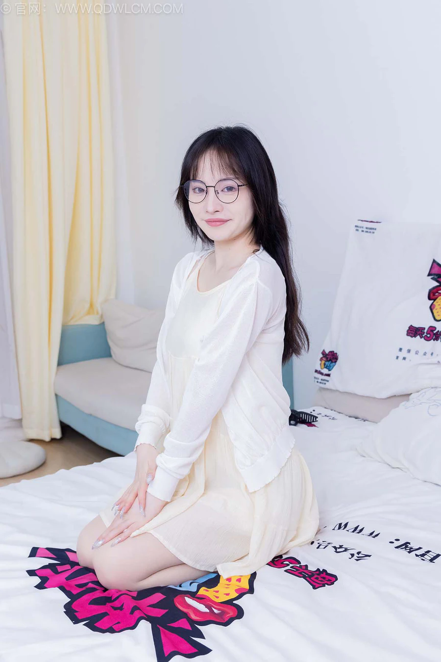 物恋传媒 NO.2529 小酒-平底凉鞋、薄肉丝、瑜伽 WLCM物恋传媒-第2张