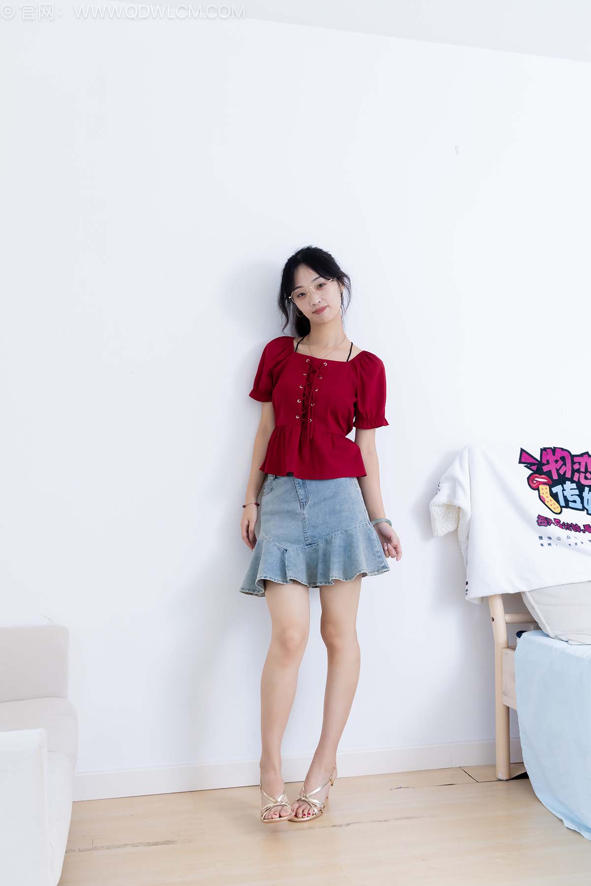 物恋传媒 NO.2530 南南-三双高跟鞋、薄肉丝、裸足 WLCM物恋传媒-第1张