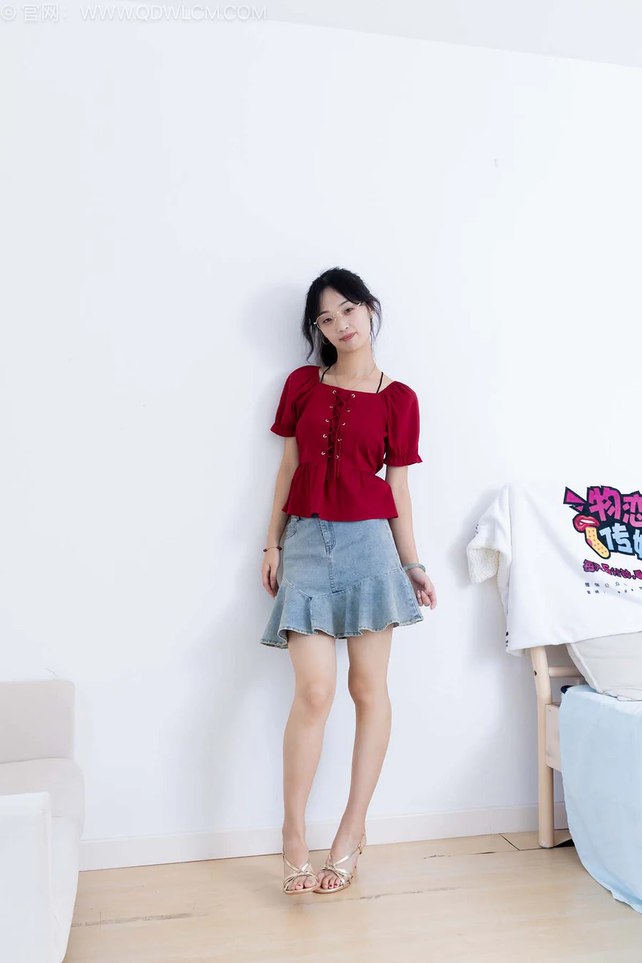 物恋传媒 NO.2530 南南-三双高跟鞋、薄肉丝、裸足 WLCM物恋传媒-第1张