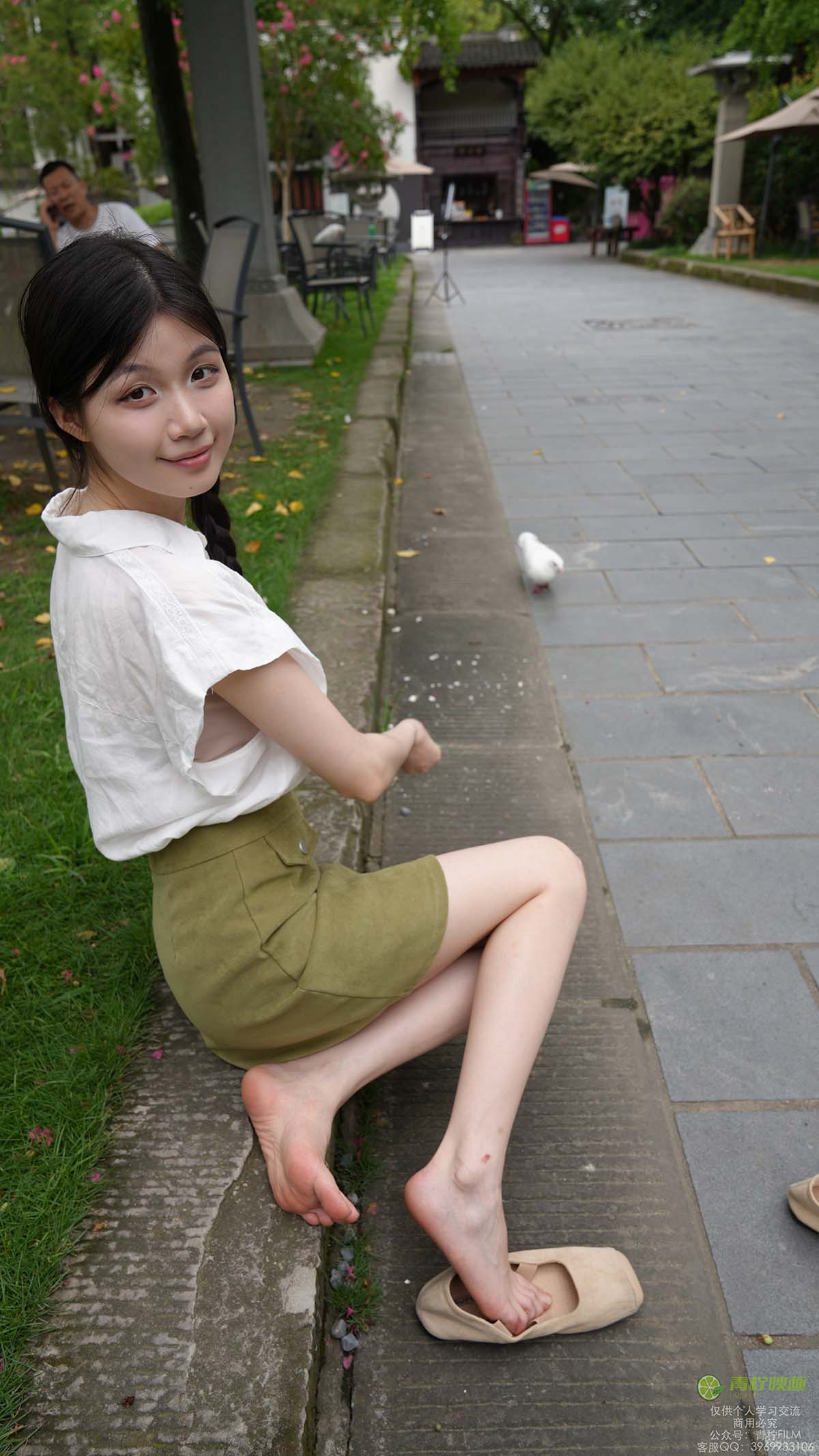 青柠映画 NO.076 – 小小 喂鸽子 青柠映画-第2张