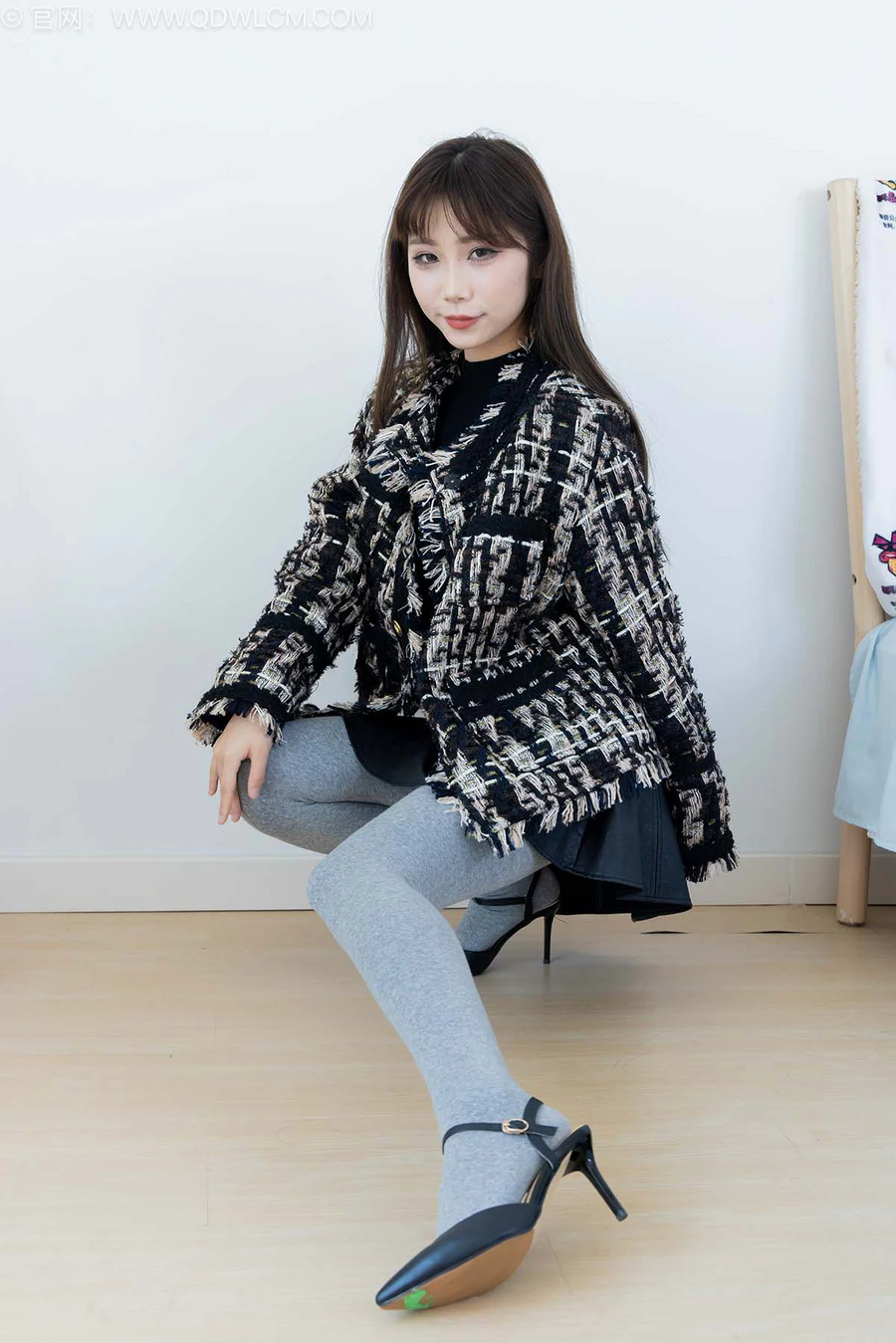 物恋传媒 NO.2531 泡泡-高跟鞋、厚灰丝 WLCM物恋传媒-第1张