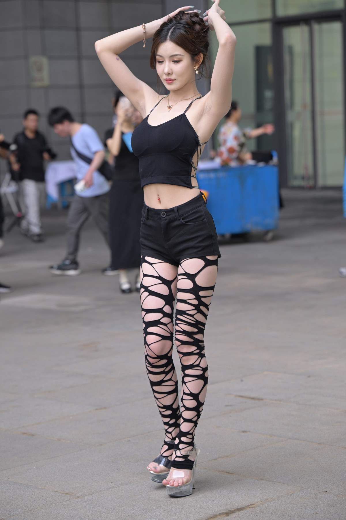 精选街拍作品 NO.5005 美腿性感小雯 街拍-第1张