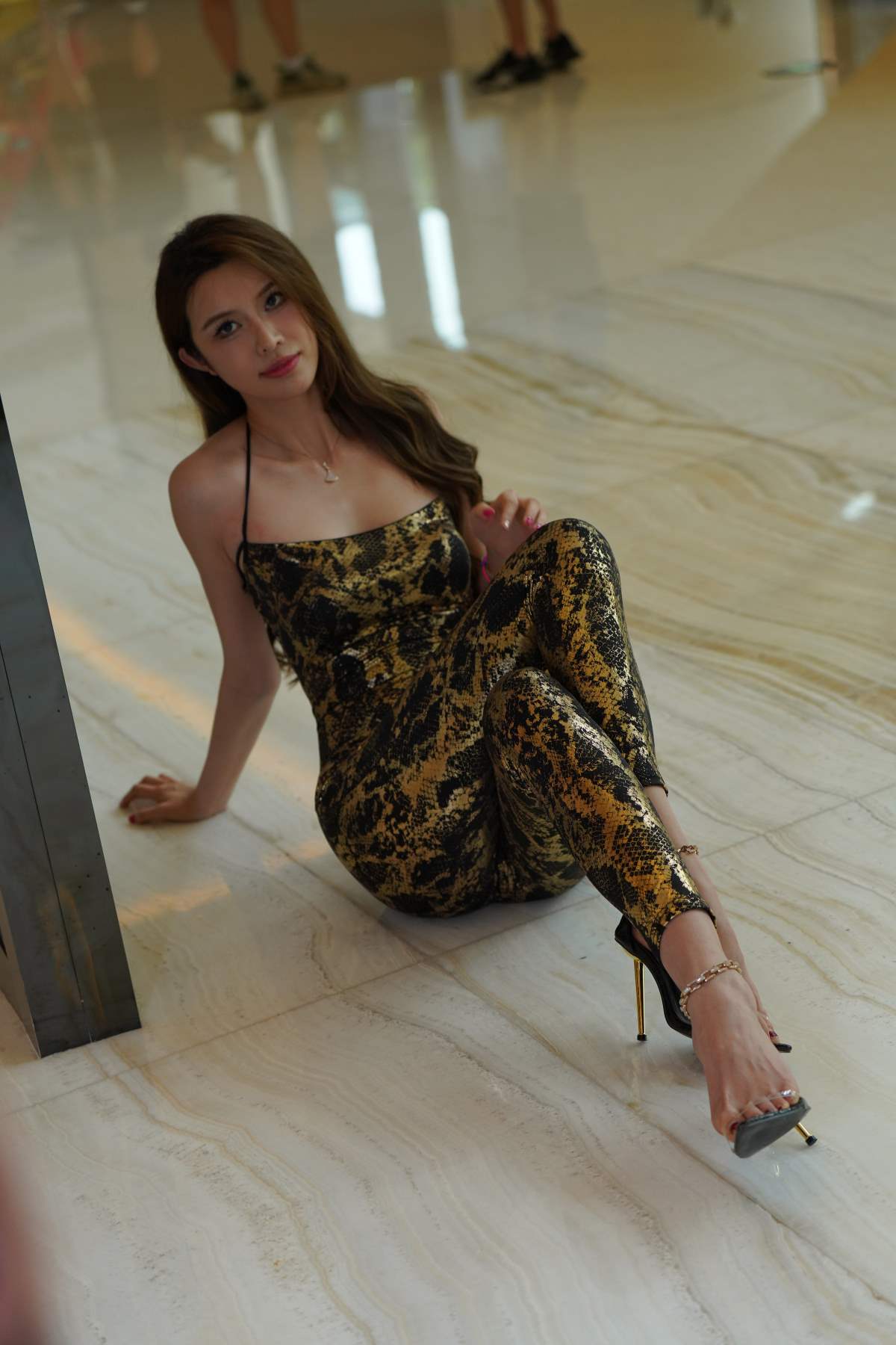 精选街拍作品 NO.5002 蟒纹连体衣 街拍-第1张