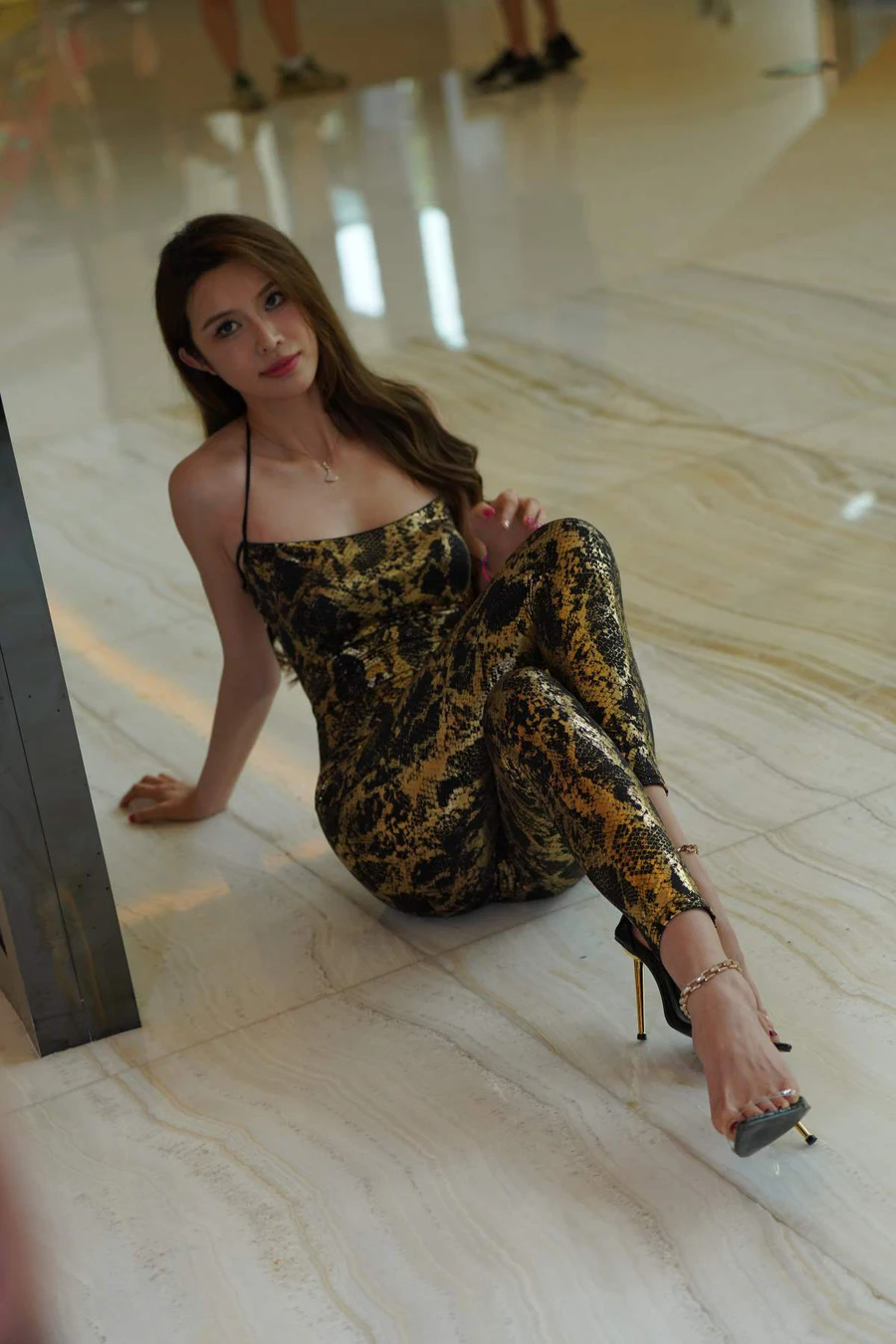 精选街拍作品 NO.5002 蟒纹连体衣 街拍-第1张