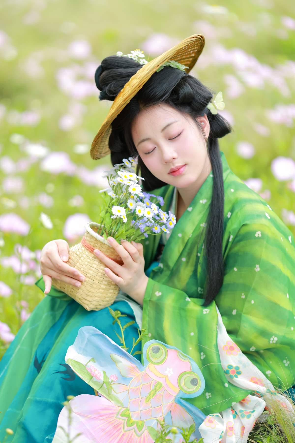 [YITUYU艺图语]2025.08.06 罗衣轻挽，撷一缕芬芳入梦。 赵噗噗 YITUYU艺图语-第1张