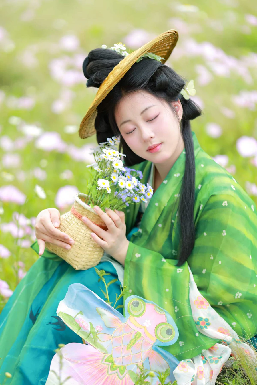 [YITUYU艺图语]2025.08.06 罗衣轻挽，撷一缕芬芳入梦。 赵噗噗 YITUYU艺图语-第1张