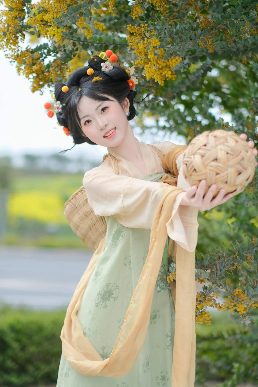 [YITUYU艺图语]2025.08.07 可可爱爱的小唐风金合欢写真 1010 YITUYU艺图语-第1张