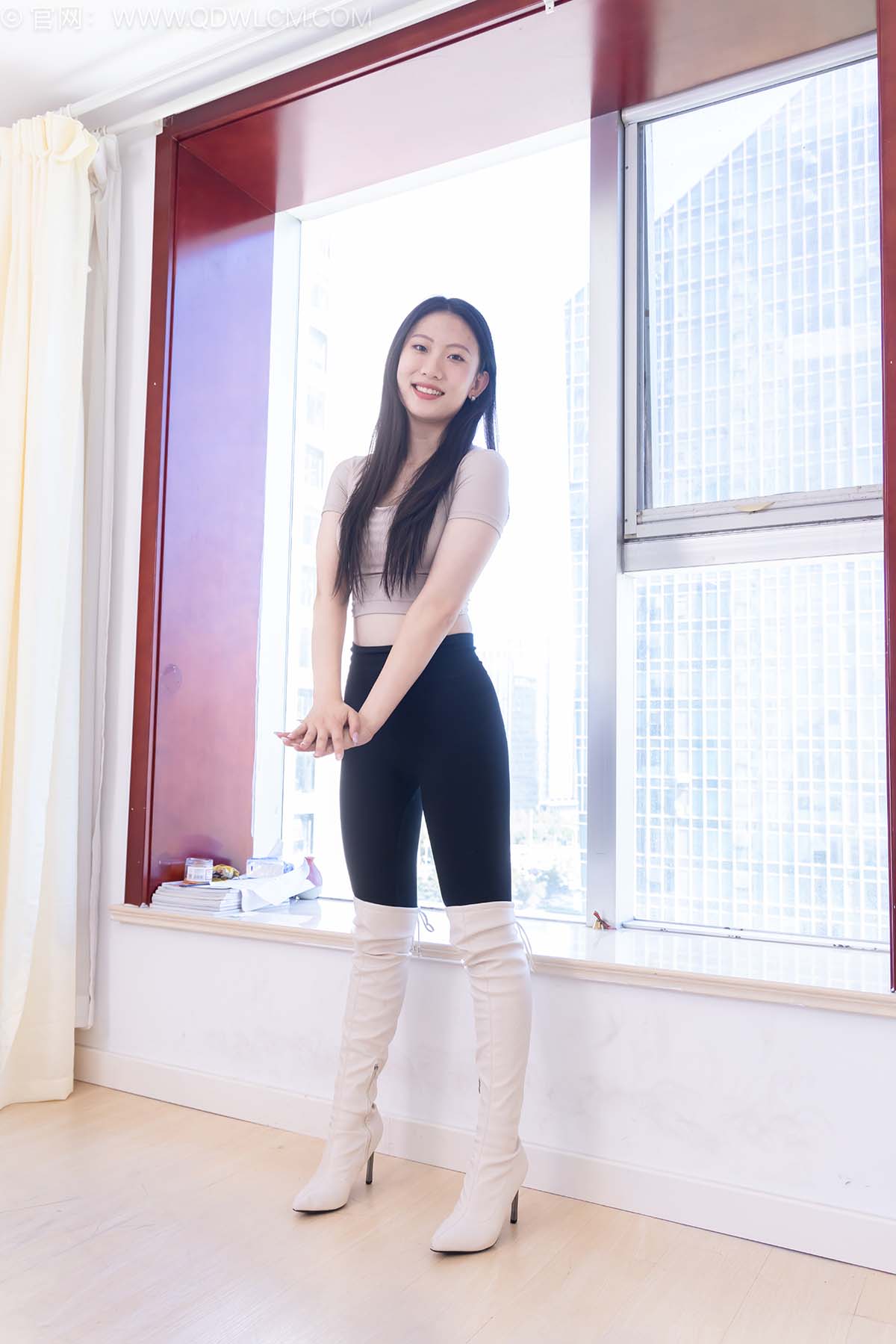 物恋传媒 NO.2536 奶糖-高跟长靴、白棉袜、裸足 WLCM物恋传媒-第2张