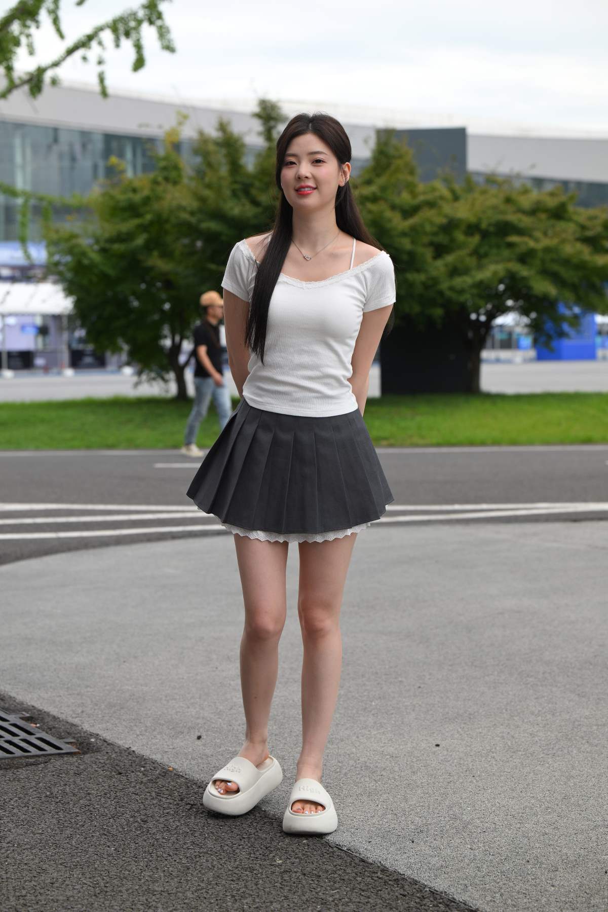 精选街拍作品 NO.5034 甜美T恤百褶裙 街拍-第1张