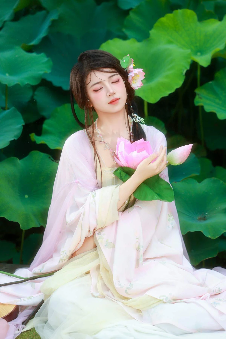[YITUYU艺图语]2025.08.09 蕊花中 小杜同学 YITUYU艺图语-第1张