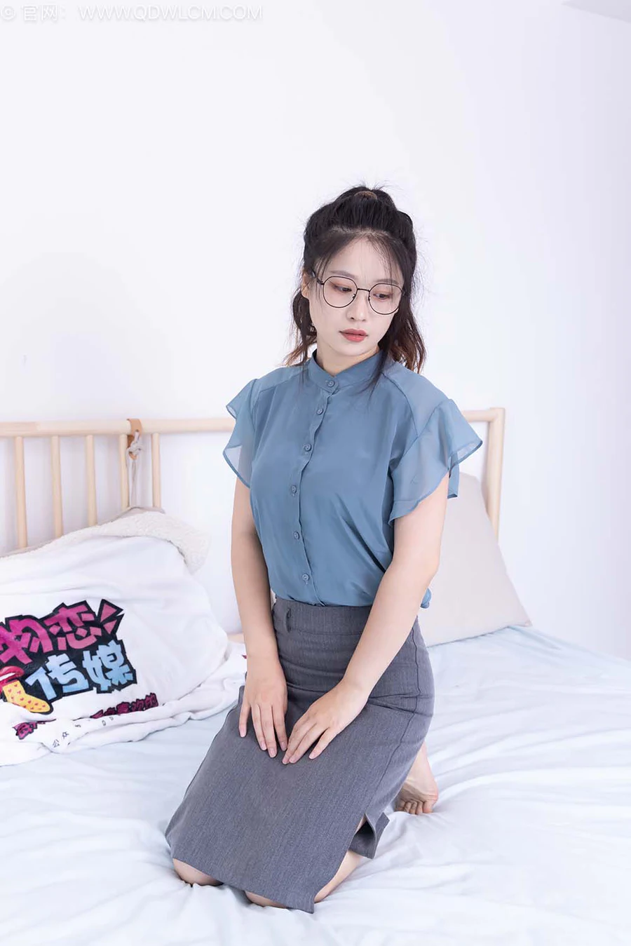 物恋传媒 NO.2540 小紫-三双高跟鞋、薄肉丝、裸足 WLCM物恋传媒-第2张