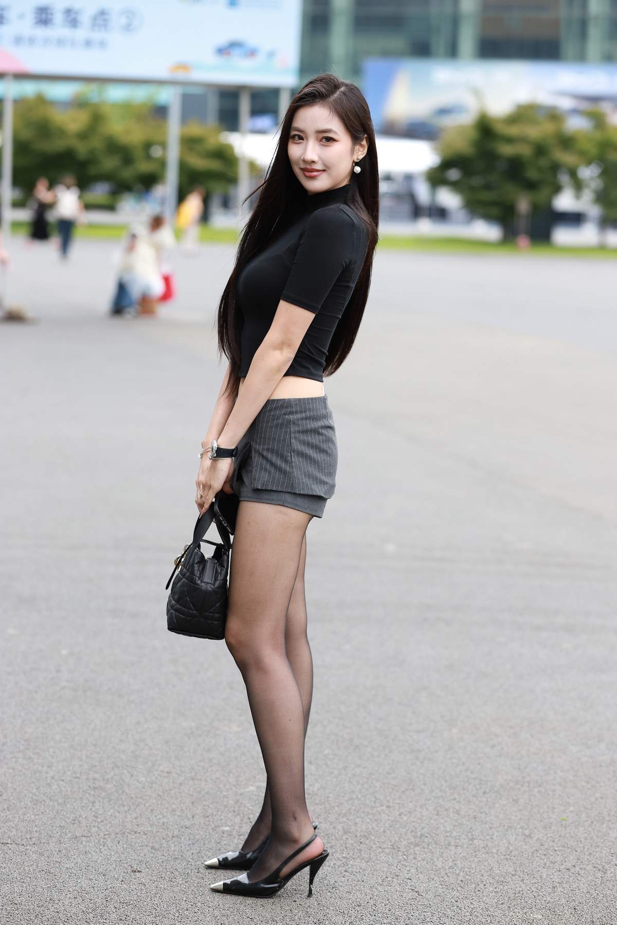 精选街拍作品 NO.5041 黑丝网红小宁er 街拍-第1张