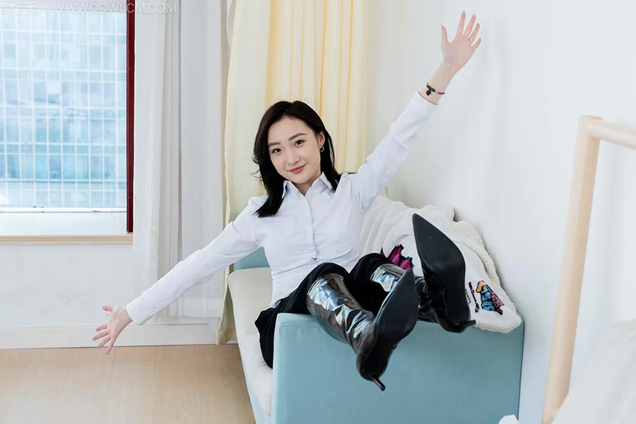 物恋传媒 NO.2541 恬恬-高跟长靴、薄肉丝、ol制服裤里丝 WLCM物恋传媒-第1张