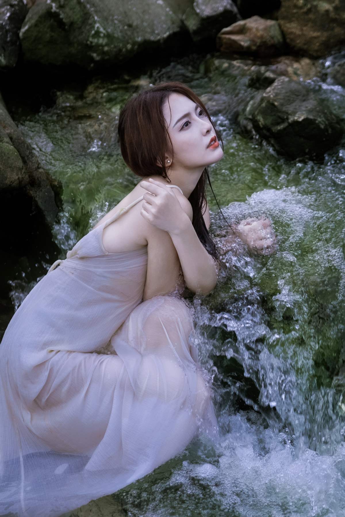 [YITUYU艺图语]2025.08.10 巨石拥仙 溪自流 颖儿YY YITUYU艺图语-第1张