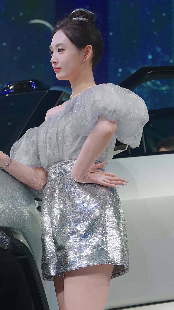 2024 广州车展 网红美女车模 beautyleg LOOKBOOK 88 街拍-第1张