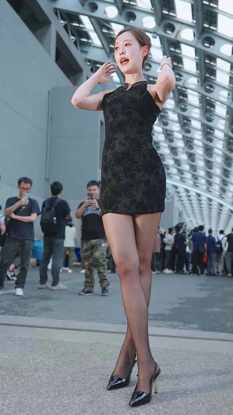 2024 广州车展 网红美女车模 beautyleg LOOKBOOK 92 街拍-第1张