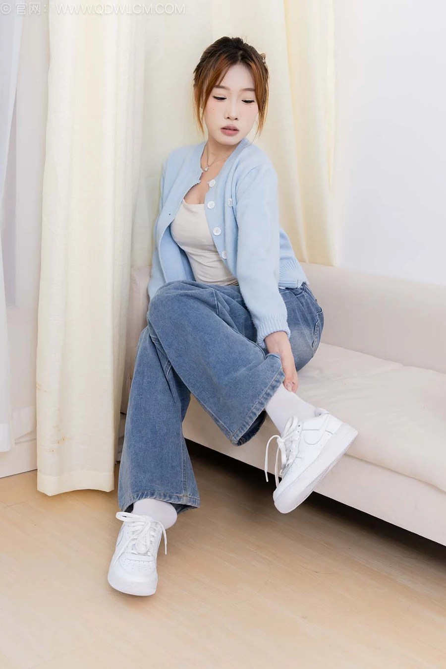 物恋传媒 NO.2545 小艺-板鞋、纯白棉袜、裸足 WLCM物恋传媒-第1张