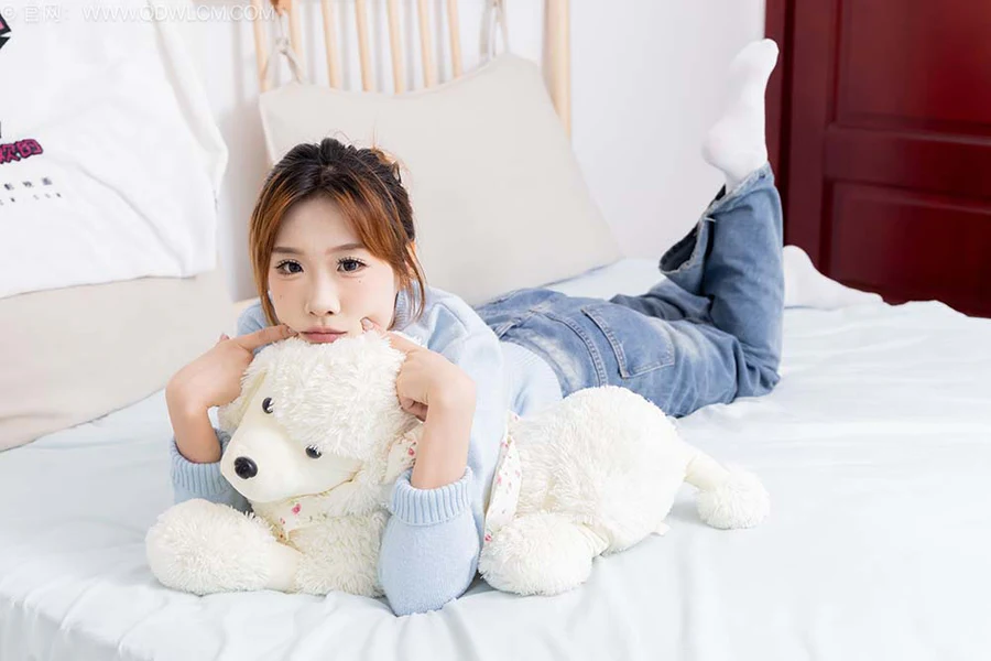 物恋传媒 NO.2545 小艺-板鞋、纯白棉袜、裸足 WLCM物恋传媒-第2张