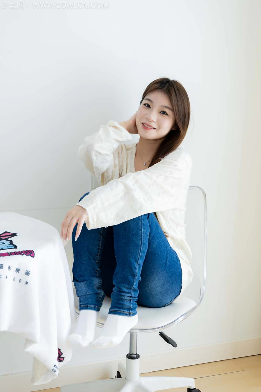 物恋传媒 NO.2544 闪闪-帆布鞋、纯白棉袜、蓝色丝、裤里丝 WLCM物恋传媒-第1张