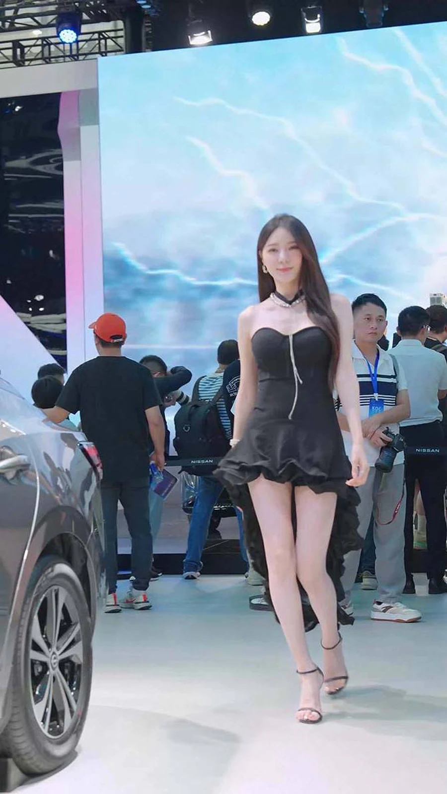 2024 广州车展 网红美女车模 beautyleg LOOKBOOK 96 街拍-第1张