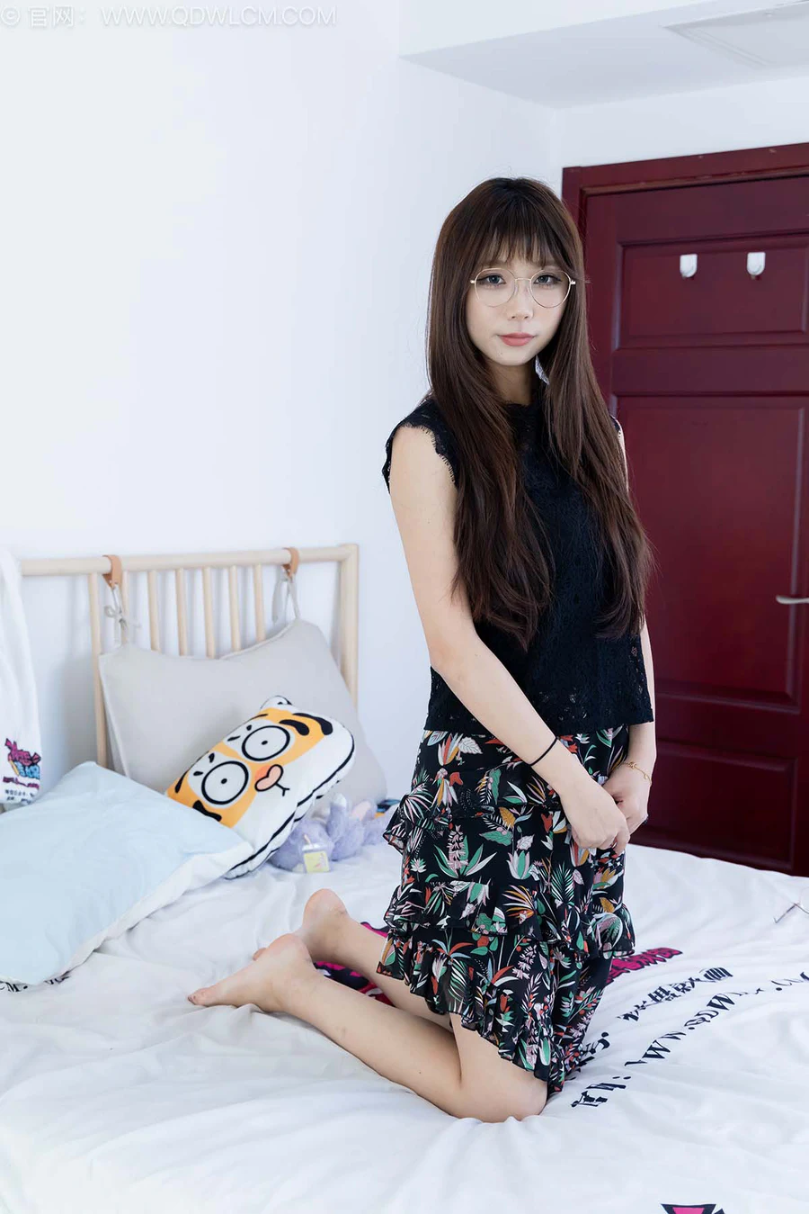 物恋传媒 NO.2546 泡泡-高跟鞋、薄肉丝、裸足 WLCM物恋传媒-第1张