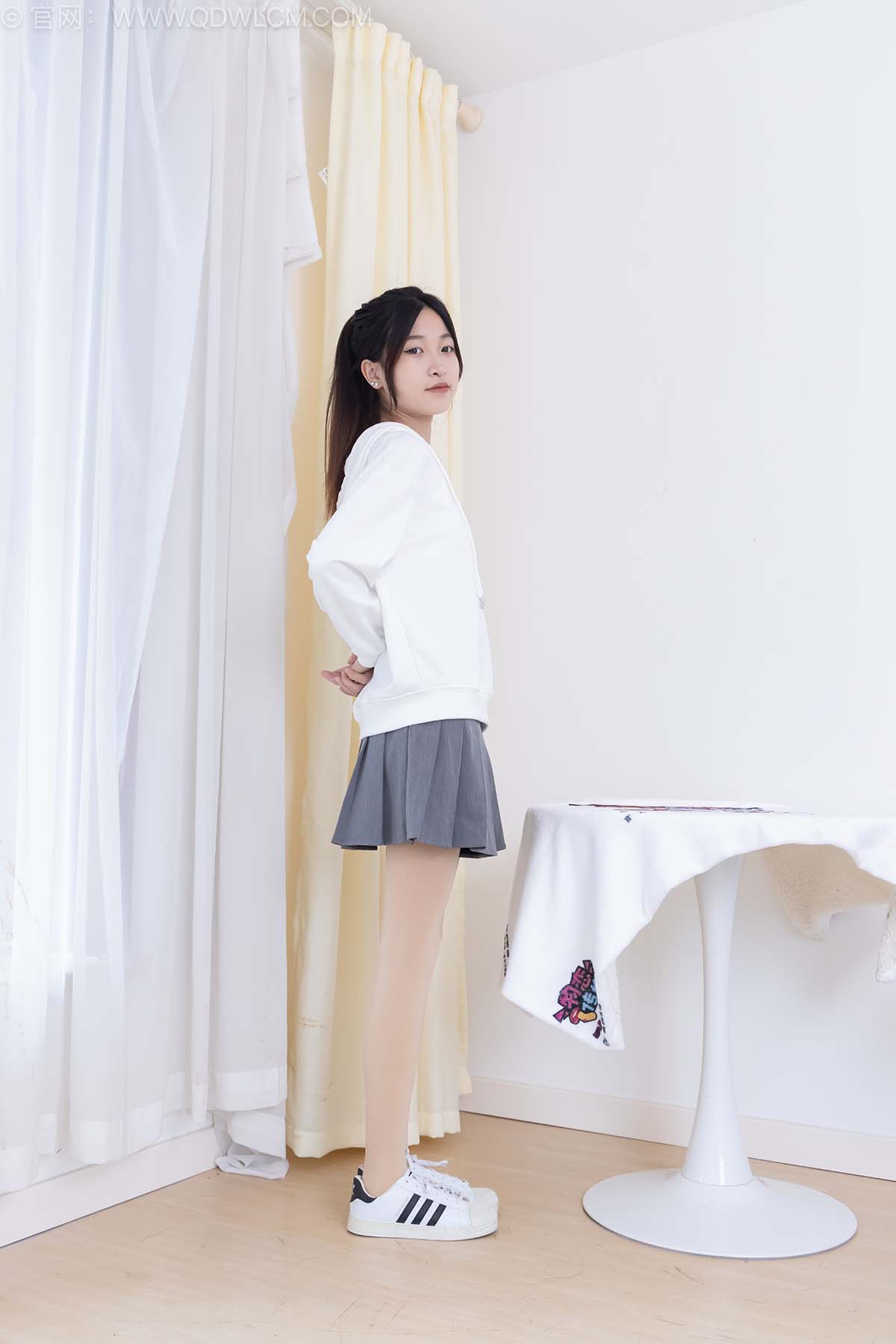 物恋传媒 NO.2547 小夏-板鞋、厚肉丝 WLCM物恋传媒-第1张