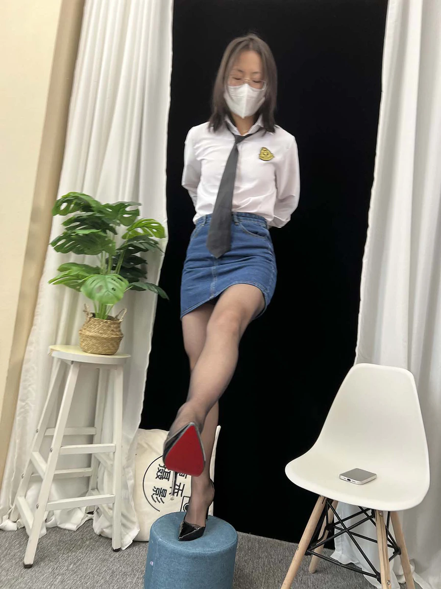 三禾摄影 NO.048 牛仔裙 黑丝 高跟 三禾摄影-第1张