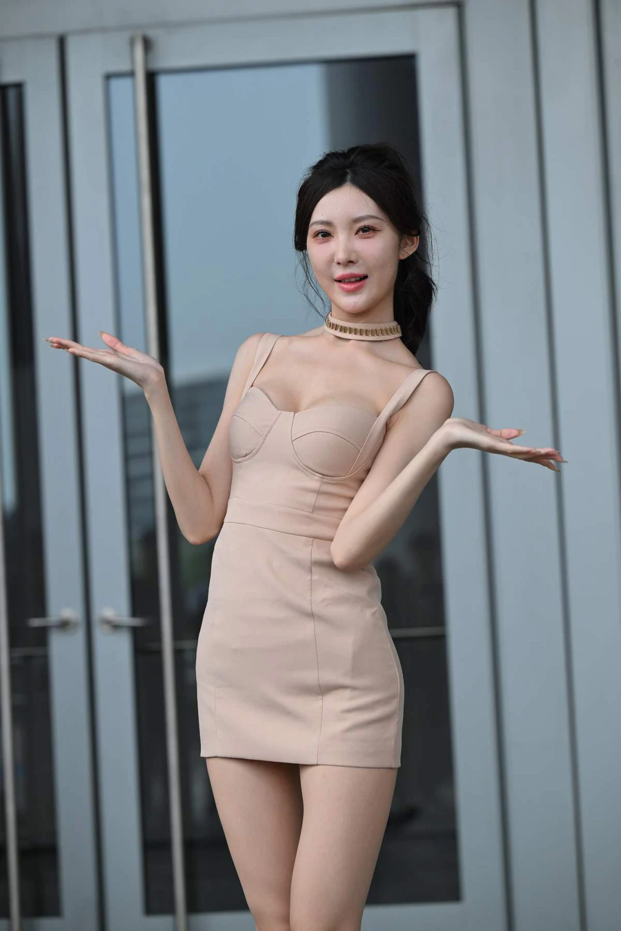 精选街拍作品 NO.5082 魅力吊带短裙 街拍-第1张