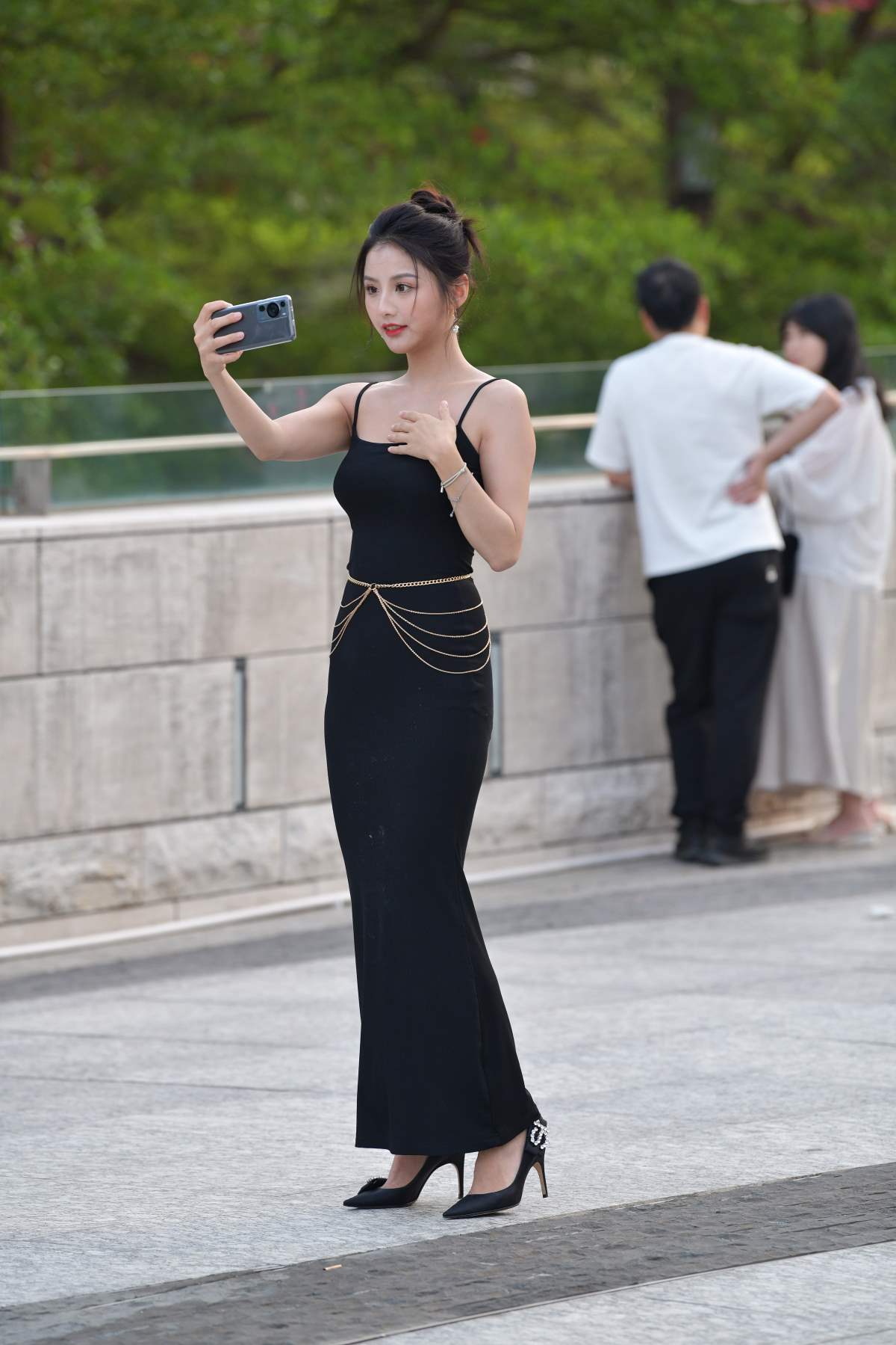 精选街拍作品 NO.5079 魅力黑色长裙 街拍-第1张